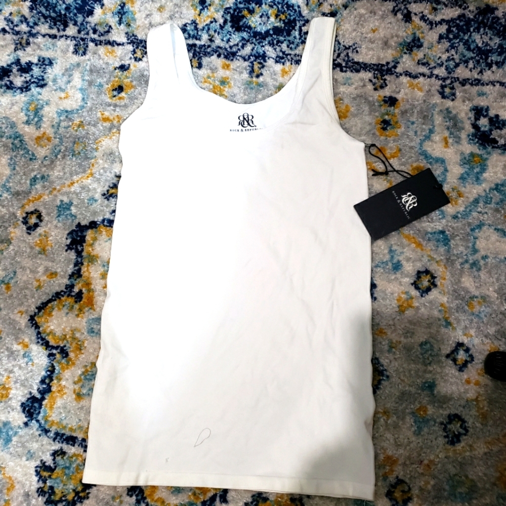 NWT. XS Rock & Republic white tank.